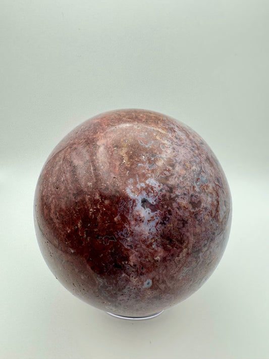 Sfera di diaspro rosso brecciato
