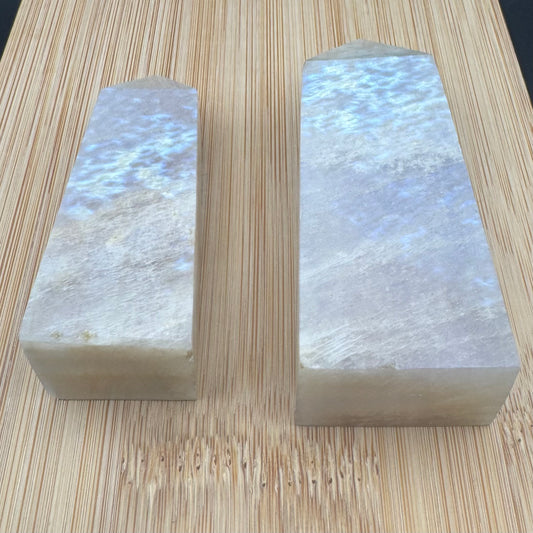 Punta di Pietra di Luna con Base Rettangolare