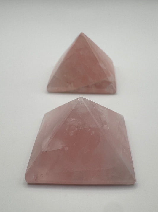 Piramide in Quarzo Rosa