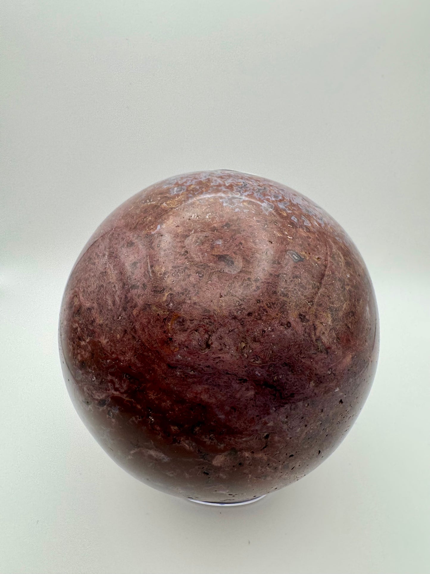 Sfera di diaspro rosso brecciato