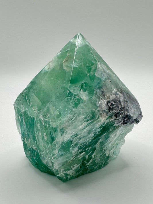 Punta di Fluorite Verde con Base Grezza