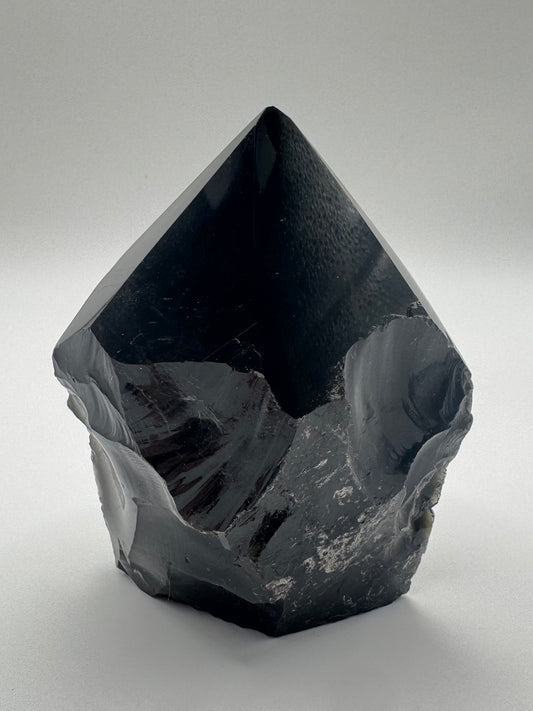 Punta di Ossidiana Nera con Base Grezza