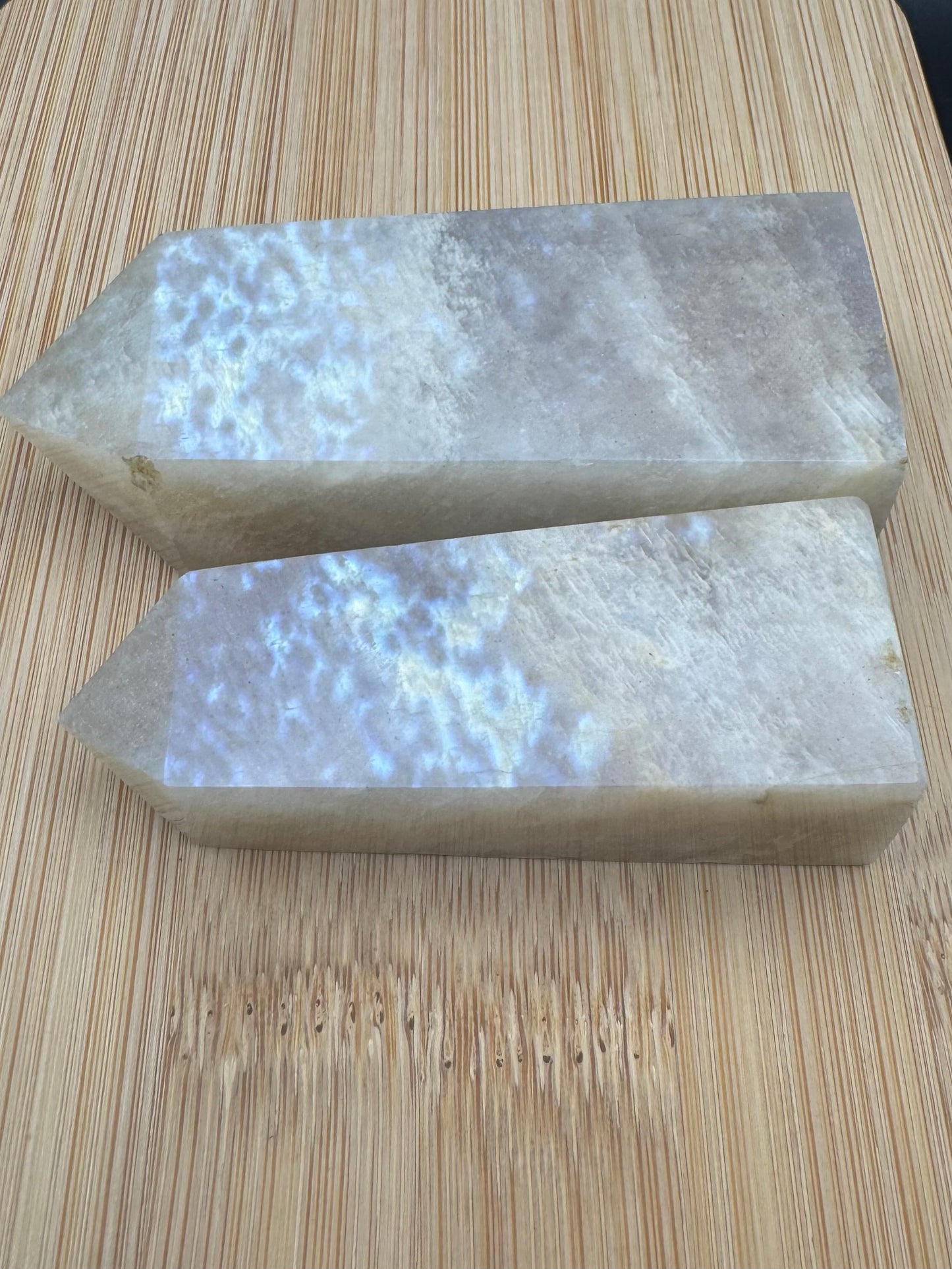 Punta di Pietra di Luna con Base Rettangolare