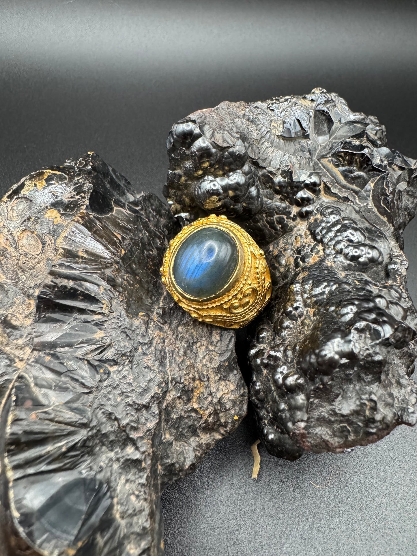 Anello in Argento Placcato Oro con Labradorite