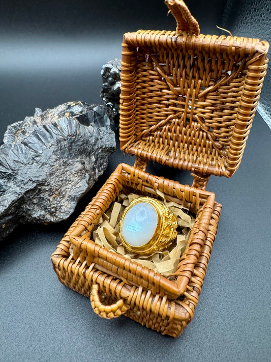 Anello in Argento Placcato Oro con Pietra di Luna