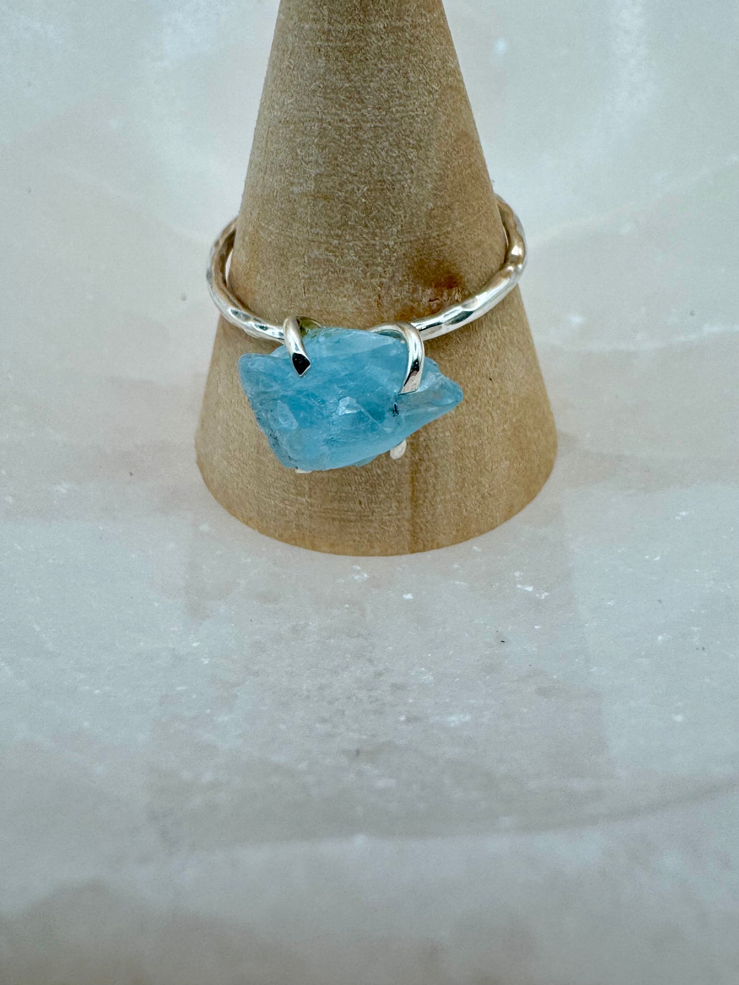 Anello in Argento 925 con Acquamarina Grezza