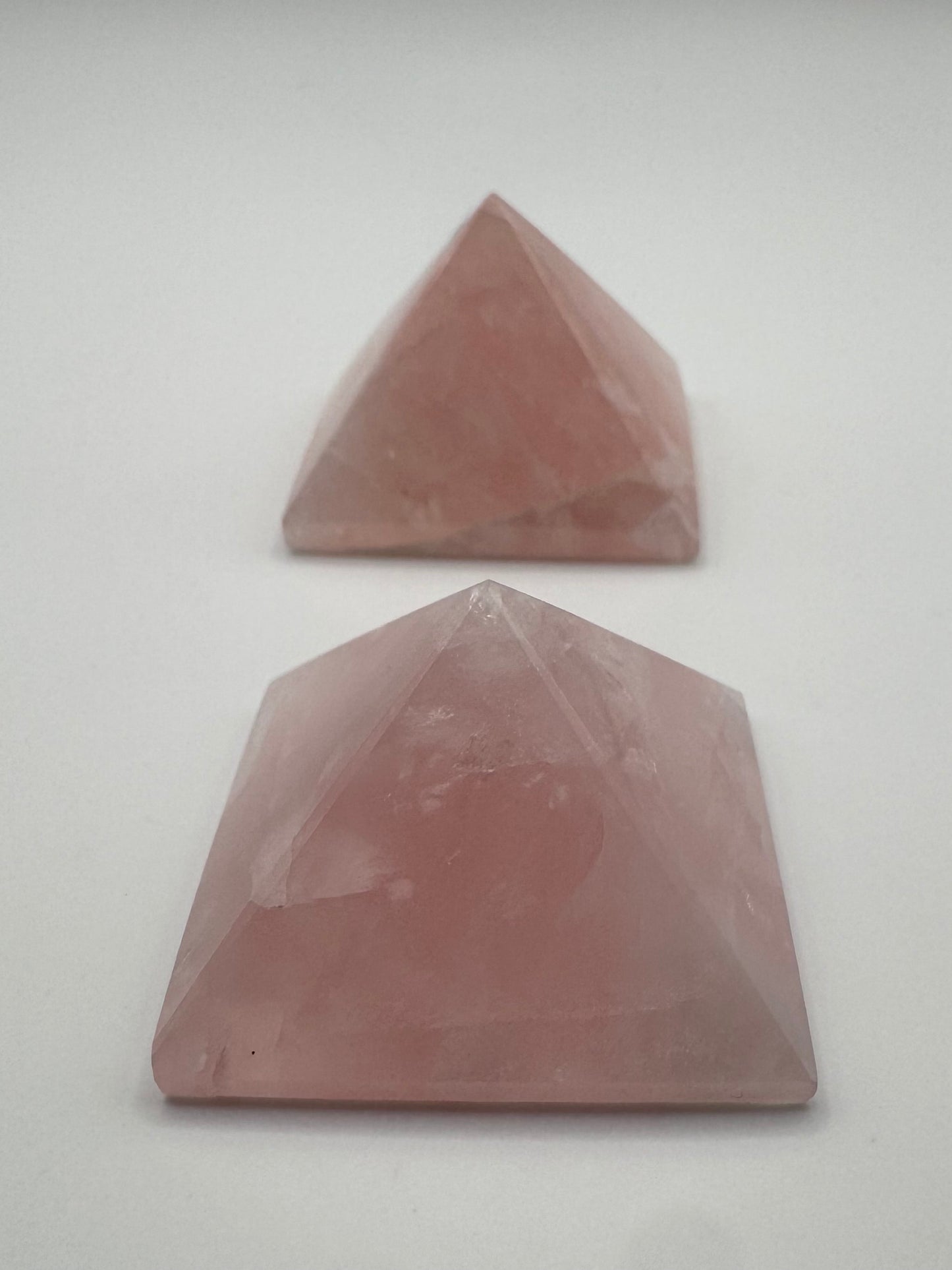 Piramide in Quarzo Rosa
